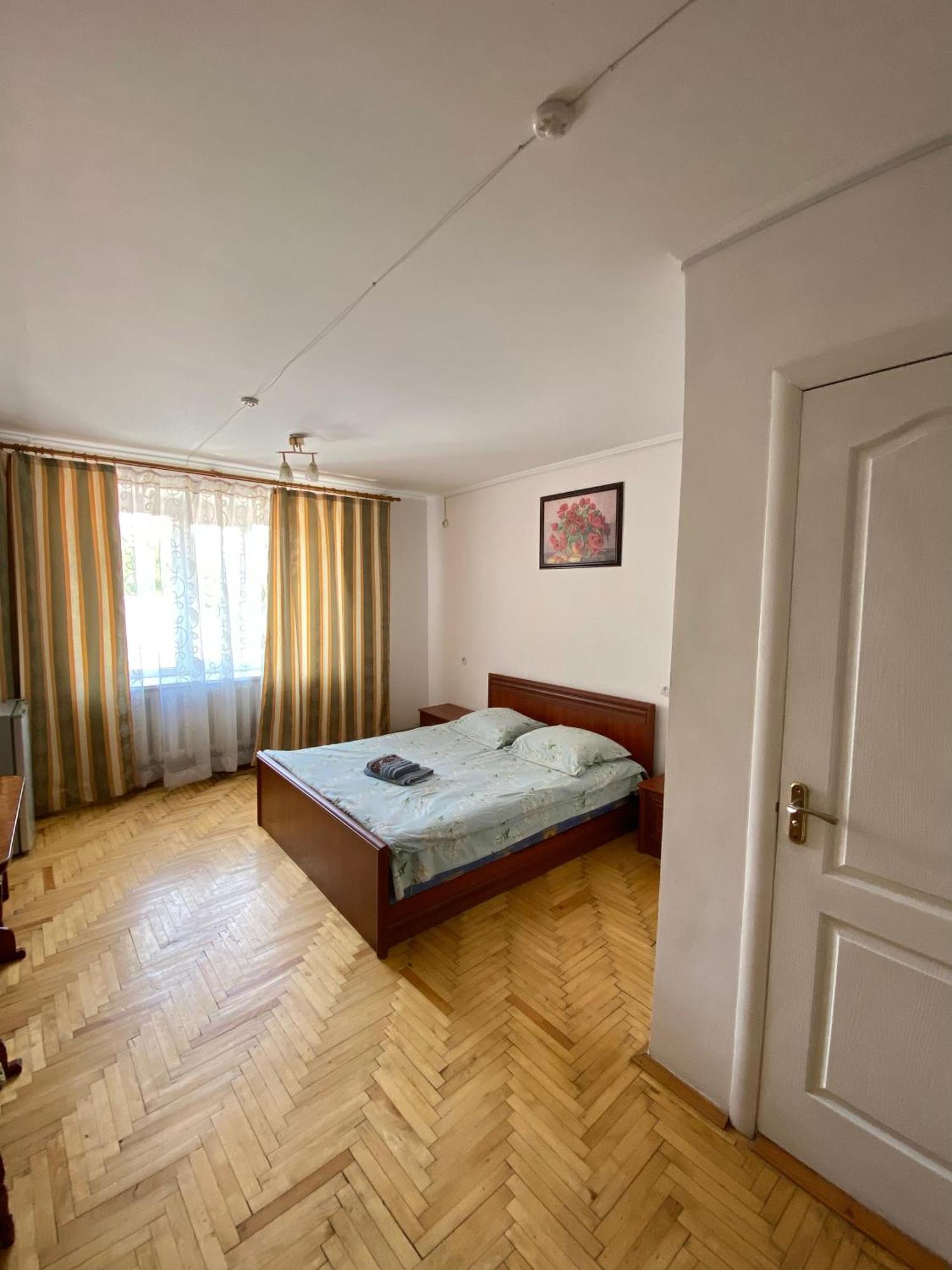 Hotel Удеч Zhidachov Exterior foto